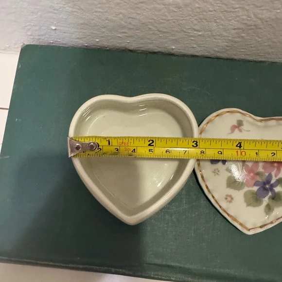 Vintage Fred Roberts Co. Heart Shape Trinket Dish w/ Pink & Purple Flowers - Picture 8 of 10